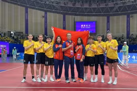 Đội tuyển Nữ Cầu mây tự hào với tấm huy chương Vàng tại ASIAD 19