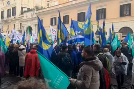 Các bác sỹ, y tá và nhân viên y tế ở Italy đình công. (Nguồn: AP)