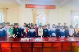 Công an xã Sơn Kim (huyện Hương Sơn, Hà Tĩnh) phát hiện 36 học sinh từ lớp 7 đến lớp 9 tại trường THCS Sơn Kim có ý định đặt mua tiền chất trên mạng để chế tạo pháo nổ. (Ảnh: TTXVN phát)