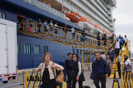 Khách du lịch đến Quảng Ninh ước đạt 15,5 triệu lượt (tăng 33,6% so với cùng kỳ), doanh thu du lịch ước đạt 33.480 tỷ đồng (tăng 48%). (Ảnh: Thanh Vân/TTXVN)