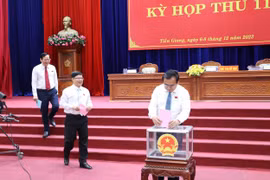 Tiền Giang lấy phiếu tín nhiệm đối với những người giữ chức vụ do HĐND bầu. (Ảnh: Minh Trí/TTXVN)