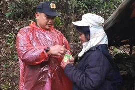 Thời điểm tìm thấy, chị Y Kinh có biểu hiện mệt mỏi, lo lắng, đang ngồi co rúm, run vì lạnh và sợ.