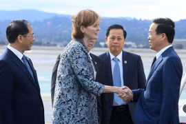 Lễ đón Chủ tịch nước Võ Văn Thưởng và Phu nhân tại Sân bay quốc tế San Francisco. (Ảnh: Thống Nhất/TTXVN)