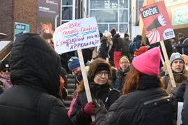 Người lao động ở tỉnh Quebec đình công đòi tăng lương. (Nguồn: AFP)
