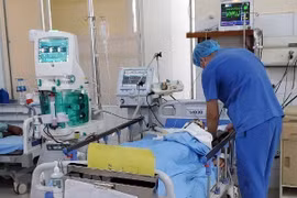 Hai trường hợp tử vong do uống rượu triền miên suốt 2 ngày 