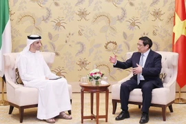 Thủ tướng Phạm Minh Chính tiếp ông Thani bin Ahmed Al Zeyoudi, Quốc vụ khanh phụ trách Thương mại Quốc tế, Bộ Ngoại thương UAE. (Ảnh: Dương Giang/TTXVN)