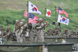 Lính thủy đánh bộ Mỹ và Hàn Quốc tham gia tập trận chung "Giải pháp then chốt" tại Goyang, Hàn Quốc ngày 15/3/2017. (Nguồn: AFP/TTXVN)