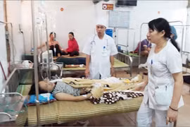 Rò rỉ khí độc, hàng chục công nhân Công ty may KNF Trấn Yên nhập viện
