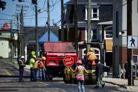 Công nhân xây dựng làm việc tại thành phố Moncton, New Brunswick, Canada. (Nguồn: AFP/TTXVN)