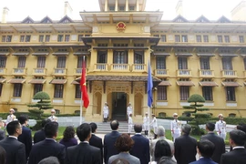 Toàn cảnh lễ Thượng cờ ASEAN tại Trụ sở Bộ Ngoại giao. (Ảnh: Lâm Khánh/TTXVN)