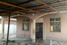 Hiện trường một vụ đánh bom liều chết tại một nhà thờ Hồi giáo ở thị trấn Mubi, bang Adamawa, phía Đông Bắc Nigeria ngày 21/11/2017. (Nguồn: @DaudaMYakubu1/TTXVN)