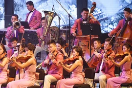 Các nghệ sĩ Triều Tiên thuộc ban nhạc Samjiyon biểu diễn tại trung tâm nghệ thuật Gangneung, ngày 8/2. (Nguồn: YONHAP/TTXVN)