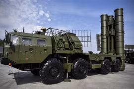 Hệ thống tên lửa phòng không S-400 của Nga. (Nguồn: AFP/TTXVN)
