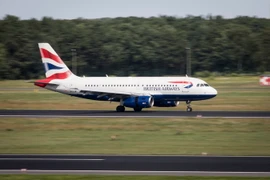 Máy bay của British Airways tại sân bay Tegel ở Berlin, Đức. (Ảnh: AFP/TTXVN)