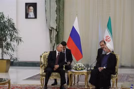 Tổng thống Iran Hassan Rouhani (phải) trong cuộc hội đàm với Tổng thống Nga Vladimir Putin (trái) đang ở thăm Tehran ngày 7/9/2018. (Ảnh: AFP/ TTXVN)