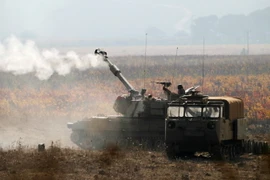 Binh sỹ và pháo binh Israel tham gia diễn tập gần khu vực biên giới Israel-Syria tại Cao nguyên Golan ngày 19/11. (Nguồn: AFP/TTXVN)