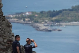  Cảnh sát Italy làm nhiệm vụ tại Taormina, đảo Sicily. (Nguồn: AFP/TTXVN)