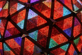 [Video] Mỹ: Quả cầu phalê 16 triệu màu rực rỡ sẵn sàng đón Năm Mới