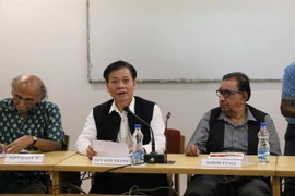 Đại sứ Tôn Sinh Thành phát biểu tại buổi chiếu phim. (Ảnh: Huy Bình/Vietnam+)