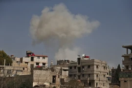 Khói bốc lên sau các cuộc giao tranh ở Đông Ghouta, Syria ngày 6/3. (Nguồn: AFP/TTXVN)