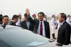 Phó Tổng thống Myanmar U Henry Van Thio tại sân bay Quốc tế Nội Bài. (Ảnh: TTXVN)