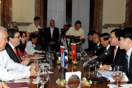 Phó Thủ tướng, Bộ trưởng Ngoại giao Phạm Bình Minh đã có cuộc hội đàm bên lề với Bộ trưởng Ngoại giao Cuba Bruno Rodriguez Parilla. (Ảnh: Lê Hà/TTXVN)