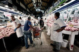 Một khu chợ ở Athens, Hy Lạp. (Ảnh: AFP/TTXVN)