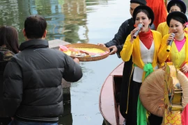 [Video] Những hình ảnh phản cảm trong Lễ hội đầu Xuân Mậu Tuất