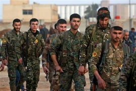 Các tay súng YPG tại Deir Ezzor, Qamishli, Syria. (Ảnh: AFP/TTXVN)