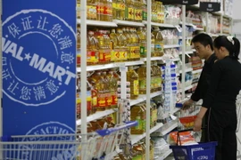 Hàng hóa được bày bán tại siêu thị của hãng bán lẻ Mỹ Walmart ở Bắc Kinh, Trung Quốc. (Nguồn: AFP/TTXVN)