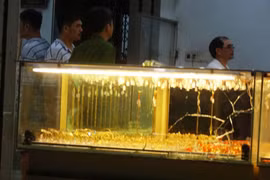 Táo tợn cướp vòng tay vàng của tiệm kim hoàn giữa ban ngày 