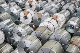 Sản phẩm thép cuộn tại một nhà máy ở Salzgitter, Đức. (Ảnh: EPA/TTXVN)