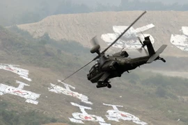 Trực thăng AH-64 Apache tham gia diễn tập tại Pocheon, Hàn Quốc ngày 22/9/2008. (Nguồn: AFP/TTXVN)