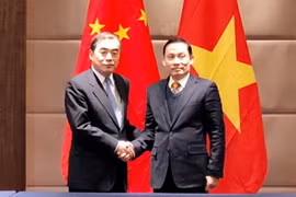 Thứ trưởng Bộ Ngoại giao Lê Hoài Trung cùng Thứ trưởng Bộ Ngoại giao Trung Quốc Khổng Huyễn Hựu tại cuộc gặp thường niên giữa hai Thứ trưởng Ngoại giao Việt Nam-Trung Quốc. (Nguồn: VOV)