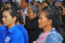 [Photo] Người dân đến dự Lễ truy điệu Chủ tịch nước tại tỉnh Ninh Bình