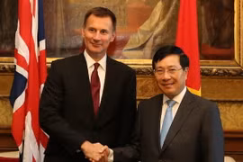 Phó Thủ tướng, Bộ trưởng Ngoại giao Phạm Bình Minh gặp Bộ trưởng Ngoại giao Anh Jeremy Hunt tại trụ sở Bộ Ngoại giao Anh ngày 10/10/2018. (Ảnh: TTXVN)