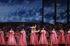 Các nghệ sĩ Triều Tiên thuộc ban nhạc Samjiyon trình diễn tại trung tâm nghệ thuật Gangneung, ngày 8/2. (Nguồn: AFP/TTXVN)