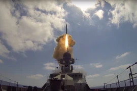 Tên lửa hành trình Kalibr rời khỏi bệ phóng. (Nguồn: EPA/TTXVN)