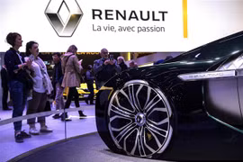 Xe của Hãng Renault trưng bày tại Triển lãm Ôtô Paris, Pháp, ngày 4/10. (Ảnh: AFP/TTXVN)
