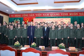 Ủy viên Bộ Chính trị, Bí thư Trung ương Đảng, Trưởng Ban Tuyên giáo Trung ương Võ Văn Thưởng thăm, chúc Tết Cục An ninh mạng, Bộ Công an. (Ảnh: Phương Hoa/TTXVN)