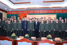Ủy viên Bộ Chính trị, Bí thư Trung ương Đảng, Trưởng Ban Tuyên giáo Trung ương Võ Văn Thưởng thăm, chúc Tết Cục An ninh mạng, Bộ Công an. (Ảnh: Phương Hoa/TTXVN)