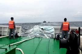 Lai dắt một tàu cá gặp nạn. Ảnh minh họa. (Nguồn: TTXVN)