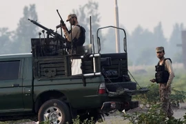 Binh sỹ Pakistan trong chiến dịch truy quét phiến quân tại Peshawar. (Nguồn: AFP/TTXVN)