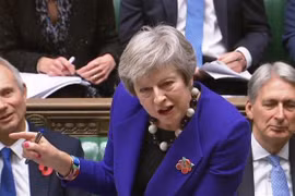 Thủ tướng Anh Theresa May (giữa) tại cuộc họp của Hạ viện Anh ở London, ngày 31/10. (Ảnh: AFP/TTXVN)