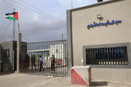  Cửa khẩu Kerem Shalom ở Rafah, dải Gaza ngày 13/5. (Ảnh: AFP/TTXVN)