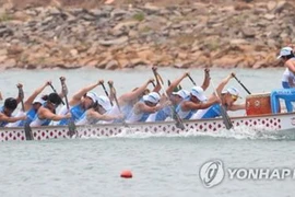 Đội tuyển hợp nhất liên Triều trong môn thi đua thuyền rồng. (Nguồn: Yonhap)