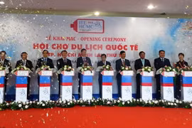 Đại biểu tham dự lễ khai mạc Hội chợ ITE lần 14. (Ảnh: Gia Thuận/TTXVN)