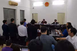 Quang cảnh phiên tòa. (Ảnh: Nguyễn Thành Chung/TTXVN)