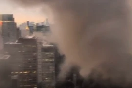 [Video] Hỏa hoạn dữ dội tại nơi ở cũ của Tổng thống Mỹ Donald Trump 