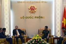 Thượng tướng Lê Chiêm tiếp Tổng giám đốc Tập đoàn đóng tàu DAMEN của Hà Lan Rene Berkvens. (Nguồn: qdnd.vn)